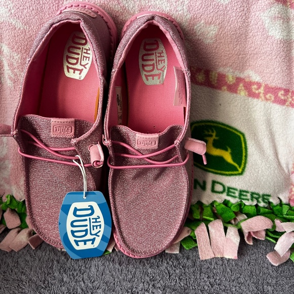 Hey Dude Women’s Pink Metallic Slip-On Sneakers - Picture 4 of 7